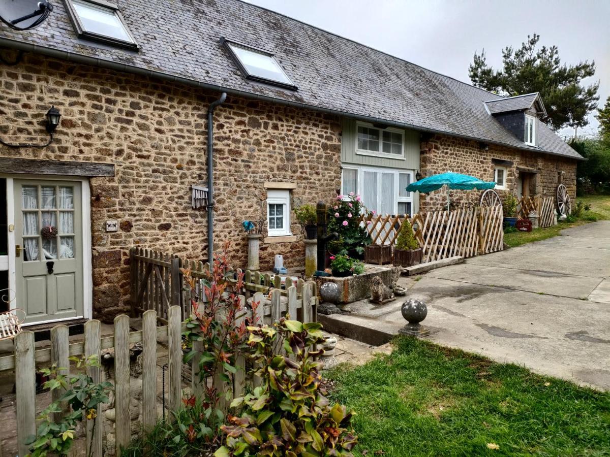 Les Petits Champs Apartment Buais-les-Monts Exterior photo
